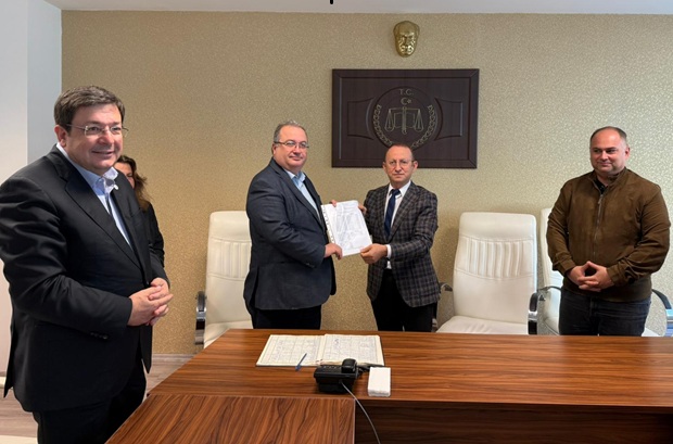 CHP İl Başkanı Levent Gürbüz Mazbatasını Aldı