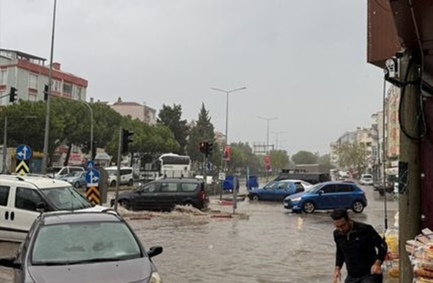 Sağanak Yağış Yaşamı Olumsuz Etkiledi