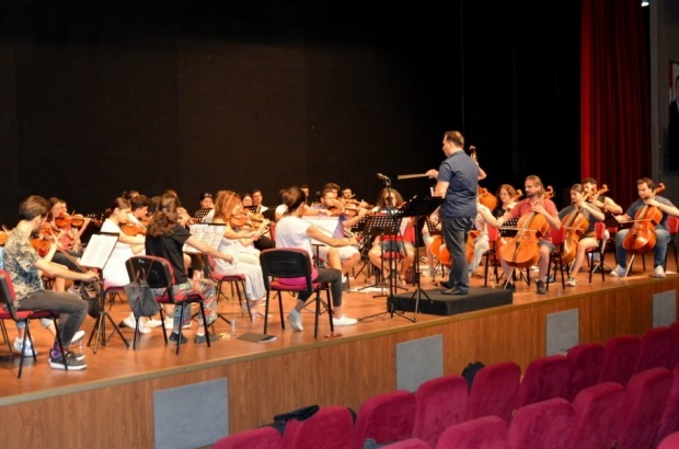 ÇOMÜ'de Senfoni Orkestrası Kuruldu